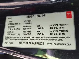 2018 Tesla Model 3 Long Range Battery z VIN 5YJ3E1EA2JF095525, wystawiony jako IAAI lot #42148713 z przebiegiem Nie podano mil oraz . Historia ofert i sprzedaży dostępna na DreamBid. Obrazek 9.