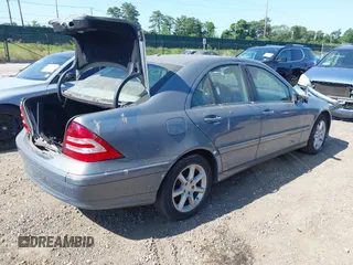 2007 Mercedes-Benz C 280 Luxury with VIN WDBRF92H77F894422, listed as a IAAI auction lot 42598536 with Not provided miles and . Bid and sale history available at DreamBid. Image 4.