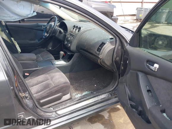 2009 Nissan Altima 2.5 z VIN 1N4AL21E69N560192, wystawiony jako IAAI lot #42030783 z przebiegiem 179 859 mil mil oraz . Historia ofert i sprzedaży dostępna na DreamBid. Obrazek 5.