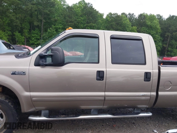 2003 Ford F-250 XL z VIN 1FTNW21L03EB30196, wystawiony jako IAAI lot #42399663 z przebiegiem 281 014 mil mil oraz . Historia ofert i sprzedaży dostępna na DreamBid. Obrazek 14.