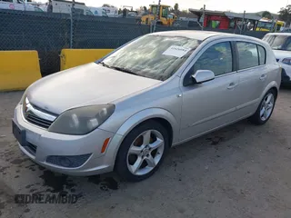 2008 Saturn Astra XR z VIN W08AT671785077551, wystawiony jako IAAI lot #41626084 z przebiegiem 185 833 mil mil oraz . Historia ofert i sprzedaży dostępna na DreamBid. Obrazek 2.