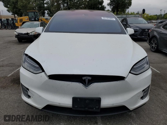 2016 Tesla Model X 70D z VIN 5YJXCAE2XGF003344, wystawiony jako Copart lot #53123305 z przebiegiem 126 052 mil mil oraz Szkody całkowita. Historia ofert i sprzedaży dostępna na DreamBid. Obrazek 5.