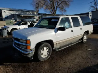 1999 Chevrolet Suburban with VIN 1GNEC16R2XJ376901, listed as a Copart auction lot 41872865 with 210,208 mi miles and Salvage Title. Bid and sale history available at carsss.com. Image 1.