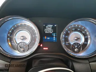 2013 Chrysler 300 S z VIN 2C3CCAGG1DH590552, wystawiony jako Copart lot #83837574 z przebiegiem 213 704 mil mil oraz Nie do naprawy • Non repairable. Historia ofert i sprzedaży dostępna na DreamBid. Obrazek 9.
