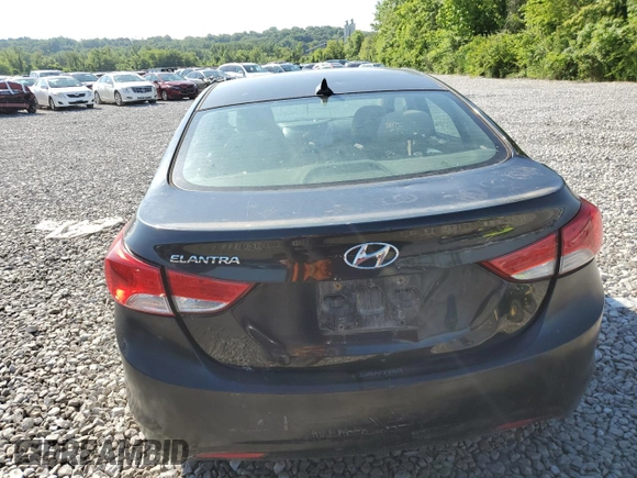 2013 Hyundai Elantra GLS z VIN 5NPDH4AE4DH282485, wystawiony jako Copart lot #58826295 z przebiegiem 201 947 mil mil oraz Czysty tytuł • Clean title. Historia ofert i sprzedaży dostępna na DreamBid. Obrazek 6.