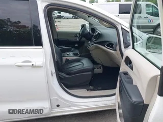 2022 Chrysler Pacifica Touring L with VIN 2C4RC1BG3NR149675, listed as a IAAI auction lot 42470593 with 59,956 mi miles and . Bid and sale history available at DreamBid. Image 5.