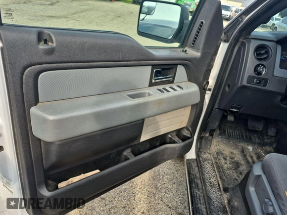2013 Ford F-150 XL z VIN 1FTEX1EMXDFB60764, wystawiony jako IAAI lot #42566466 z przebiegiem 324 041 mil mil oraz . Historia ofert i sprzedaży dostępna na DreamBid. Obrazek 13.