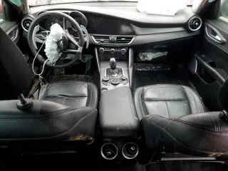 2017 Alfa Romeo Giulia z VIN ZARFAEBN6H7533055, wystawiony jako Copart lot #48777655 z przebiegiem 77 348 mil mil oraz Szkoda całkowita • Salvage title. Historia ofert i sprzedaży dostępna na DreamBid. Obrazek 8.