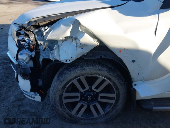2018 Toyota 4Runner SR5 with VIN JTEBU5JR2J5558620, listed as a IAAI auction lot 41486145 with 172,007 mi miles and . Bid and sale history available at DreamBid. Image 17.