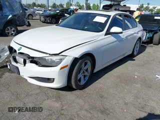 2013 BMW 3 Series 320i xDrive с VIN WBA3C3C55DF980712, выставлен на аукционе IAAI как лот 42317269 с пробегом 114 528 миль миль и . История ставок и продаж доступна на DreamBid. Изображение 18.