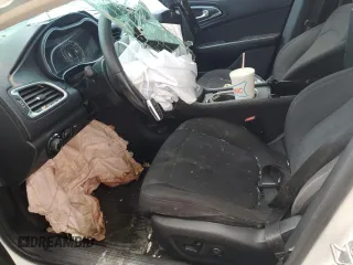 2015 Chrysler 200 Limited с VIN 1C3CCCAB6FN683909, выставлен на аукционе Copart как лот 60260105 с пробегом 216 843 миль миль и Чистый • Clean title. История ставок и продаж доступна на DreamBid. Изображение 7.