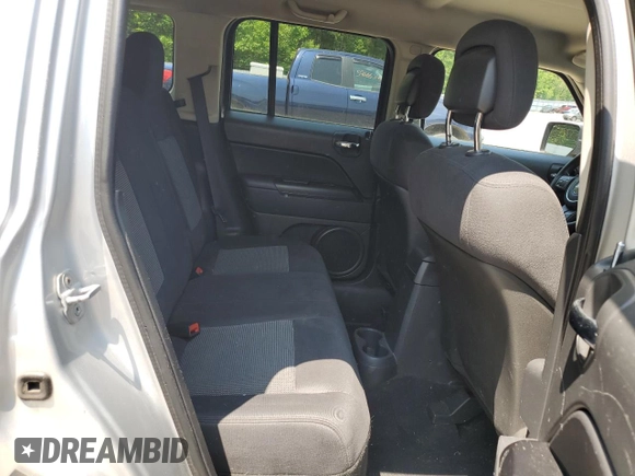 2011 Jeep Patriot Latitude z VIN 1J4NF1GB5BD169390, wystawiony jako Copart lot #60329775 z przebiegiem 207 126 mil mil oraz Czysty tytuł • Clean title. Historia ofert i sprzedaży dostępna na DreamBid. Obrazek 11.