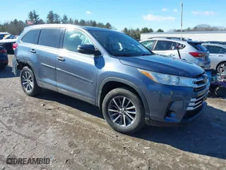 2018 Toyota Highlander SE with VIN 5TDJZRFH9JS885521, listed as a IAAI auction lot 41737092 with NaN miles. Bid and sale history available at carsss.com. Image 1.