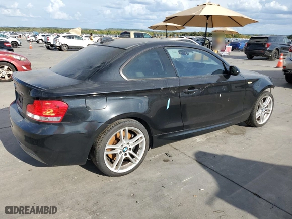 2009 BMW 1 Series 135i with VIN WBAUC73589VK80613, listed as a Copart auction lot 42224935 with 135,442 mi miles and Clean Title. Bid and sale history available at carsss.com. Image 3.