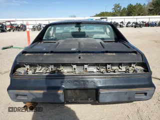 1985 Pontiac Fiero z VIN 1G2PM37R0FP243885, wystawiony jako Copart lot #43140515 z przebiegiem 179 713 mil mil oraz Czysty tytuł • Clean title. Historia ofert i sprzedaży dostępna na DreamBid. Obrazek 6.