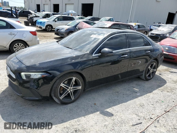 2021 Mercedes-Benz A 220 z VIN W1K3G4FB6MJ301564, wystawiony jako Copart lot #52358605 z przebiegiem 120 746 mil mil oraz Szkoda całkowita • Salvage title. Historia ofert i sprzedaży dostępna na DreamBid. Obrazek 1.