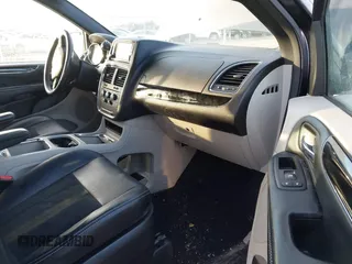 2019 Dodge Grand Caravan SXT with VIN 2C4RDGCG0KR633684, listed as a IAAI auction lot 41460470 with 101,801 mi miles. Bid and sale history available at carsss.com. Image 5.