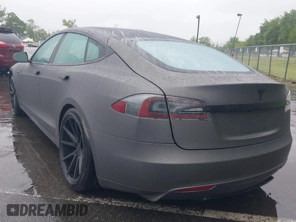 2013 Tesla Model S с VIN 5YJSA1DN4DFP09961, выставлен на аукционе IAAI как лот 42304508 с пробегом 90 648 миль миль и . История ставок и продаж доступна на DreamBid. Изображение 3.