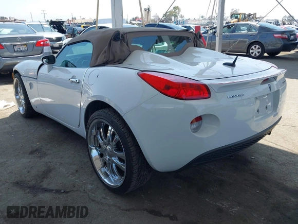 2007 Pontiac Solstice z VIN 1G2MB35B97Y141396, wystawiony jako IAAI lot #42443705 z przebiegiem 118 933 mil mil oraz . Historia ofert i sprzedaży dostępna na DreamBid. Obrazek 3.