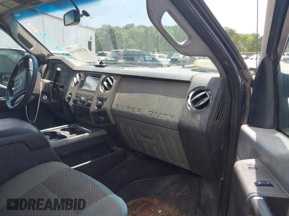 2011 Ford F-250 XL z VIN 1FT7X2AT3BEC33228, wystawiony jako IAAI lot #42545154 z przebiegiem 424 286 mil mil oraz . Historia ofert i sprzedaży dostępna na DreamBid. Obrazek 5.