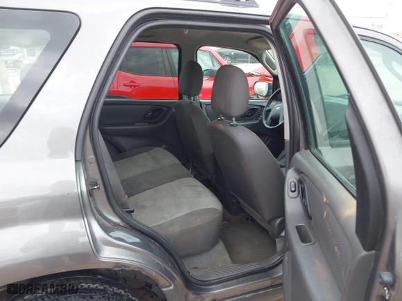 2006 Ford Escape XLS with VIN 1FMYU92ZX6KB10330, listed as a IAAI auction lot 41855529 with 249,548 mi miles. Bid and sale history available at carsss.com. Image 8.
