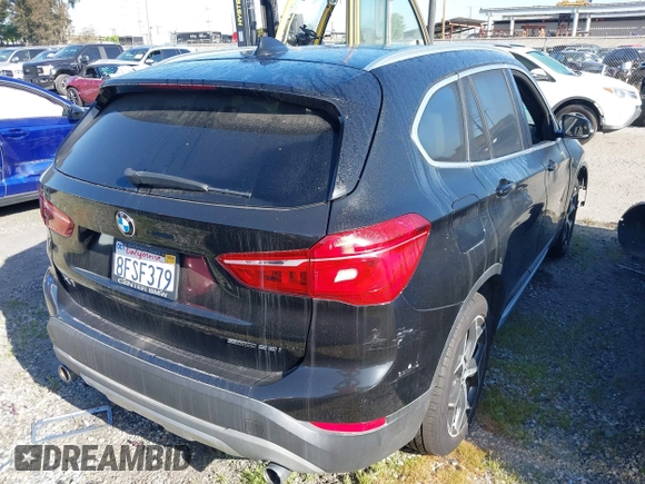 2018 BMW X1 sDrive28i z VIN WBXHU7C39J5L07129, wystawiony jako IAAI lot #41472014 z przebiegiem 56 486 mil mil oraz . Historia ofert i sprzedaży dostępna na DreamBid. Obrazek 4.