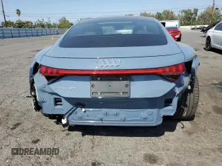 2023 Audi e-tron GT Premium Plus z VIN WAUFJBFW4P7002329, wystawiony jako Copart lot #58252313 z przebiegiem 2589 mil mil oraz . Historia ofert i sprzedaży dostępna na DreamBid. Obrazek 6.