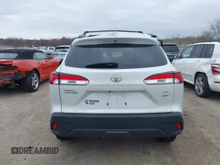2024 Toyota Corolla Cross LE z VIN 7MUBAABG2RV103930, wystawiony jako IAAI lot #42051280 z przebiegiem 27 541 mil mil oraz . Historia ofert i sprzedaży dostępna na DreamBid. Obrazek 17.