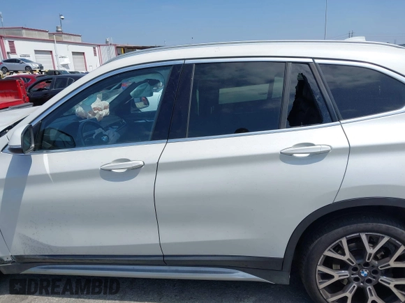 2020 BMW X1 xDrive28i with VIN WBXJG9C04L5R18165, listed as a IAAI auction lot 42313313 with 46,815 mi miles and . Bid and sale history available at DreamBid. Image 18.