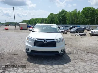 2016 Toyota Highlander XLE z VIN 5TDKKRFH3GS170784, wystawiony jako IAAI lot #42091024 z przebiegiem 83 300 mil mil oraz . Historia ofert i sprzedaży dostępna na DreamBid. Obrazek 13.