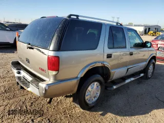 2000 GMC Jimmy SLE Convenience with VIN 1GKDT13WXY2248355, listed as a Copart auction lot 75437384 with 188,694 mi miles and Salvage Title. Bid and sale history available at carsss.com. Image 3.