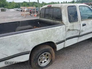 1997 Toyota T100 DX z VIN JT4TN12D9V0033820, wystawiony jako IAAI lot #42251339 z przebiegiem 159 449 mil mil oraz . Historia ofert i sprzedaży dostępna na DreamBid. Obrazek 6.