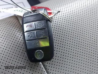 2019 Kia Sedona EX with VIN KNDMB5C18K6526325, listed as a IAAI auction lot 41877920 with 105,652 mi miles. Bid and sale history available at carsss.com. Image 11.