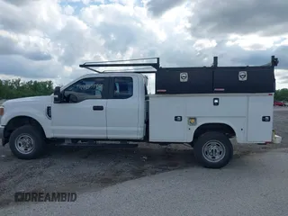 2019 Ford F-250 XL with VIN 1FD7X2B60KEC25009, listed as a IAAI auction lot 42133340 with 159,294 mi miles and . Bid and sale history available at DreamBid. Image 14.