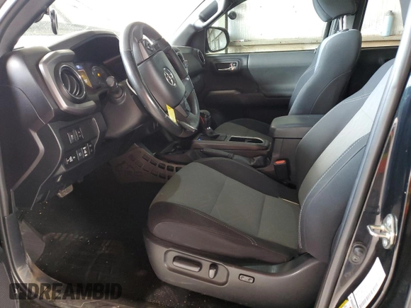 2020 Toyota Tacoma SR5 z VIN 5TFCZ5AN0LX229364, wystawiony jako Copart lot #55695505 z przebiegiem 69 908 mil mil oraz Szkoda całkowita • Salvage title. Historia ofert i sprzedaży dostępna na DreamBid. Obrazek 7.