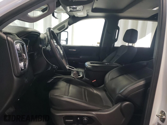 2020 GMC Sierra 3500HD Denali z VIN 1GT49WEY2LF317238, wystawiony jako Copart lot #51967295 z przebiegiem 125 681 mil mil oraz Szkody całkowita. Historia ofert i sprzedaży dostępna na DreamBid. Obrazek 7.