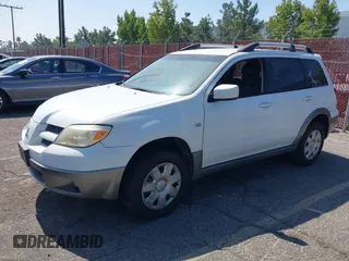 2005 Mitsubishi Outlander XLS with VIN JA4LX41F55U045917, listed as a IAAI auction lot 40450668 with 115,583 mi miles. Bid and sale history available at carsss.com. Image 2.