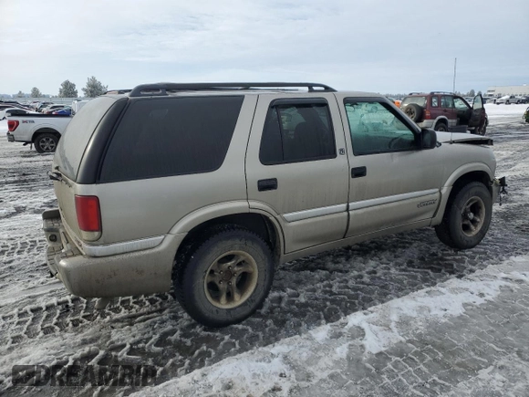 2001 GMC Jimmy SLE with VIN 1GKDT13W512196056, listed as a Copart auction lot 46338225 with 205,918 mi miles and Salvage Title. Bid and sale history available at carsss.com. Image 3.