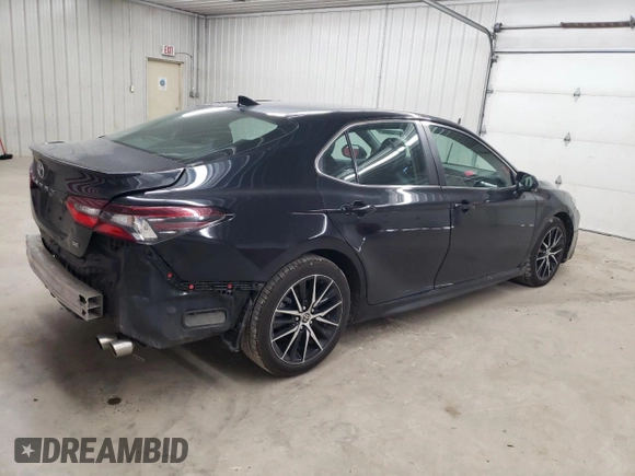 2022 Toyota Camry SE with VIN 4T1G11AK1NU654020, listed as a Copart auction lot 49228125 with 131,818 mi miles and Clean Title. Bid and sale history available at DreamBid. Image 3.