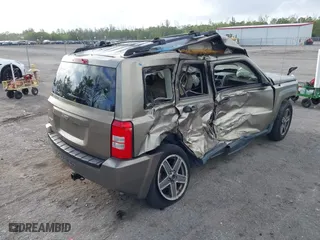 2008 Jeep Patriot Sport with VIN 1J8FF28W08D746927, listed as a IAAI auction lot 41930432 with 164,297 mi miles. Bid and sale history available at carsss.com. Image 4.