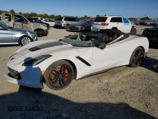 2014 Chevrolet Corvette Z51 3LT z VIN 1G1YM3D77E5129761, wystawiony jako Copart lot #71112894 z przebiegiem Nie podano mil oraz Szkoda całkowita • Salvage title. Historia ofert i sprzedaży dostępna na DreamBid. Obrazek 1.