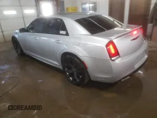 2020 Chrysler 300 S z VIN 2C3CCABT4LH187457, wystawiony jako Copart lot #83415084 z przebiegiem 59 900 mil mil oraz Szkody całkowita. Historia ofert i sprzedaży dostępna na DreamBid. Obrazek 2.