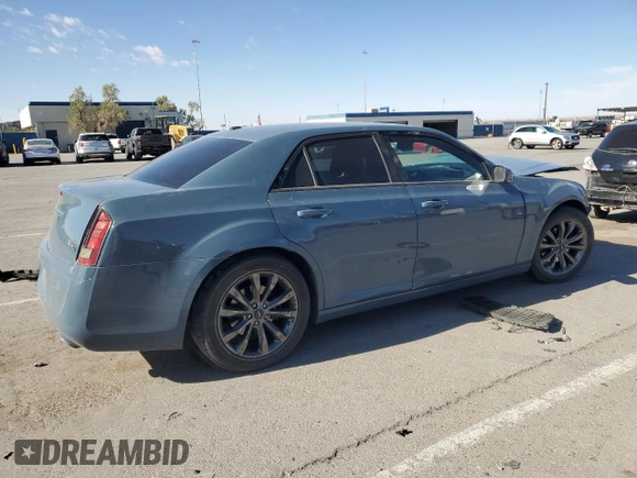 2014 Chrysler 300 S z VIN 2C3CCAGG1EH342092, wystawiony jako Copart lot #53581145 z przebiegiem 118 538 mil mil oraz Szkoda całkowita • Salvage title. Historia ofert i sprzedaży dostępna na DreamBid. Obrazek 3.