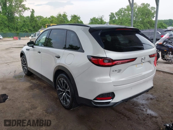 2025 Mazda CX-70 Premium Plus z VIN JM3KJEHA6S1111740, wystawiony jako IAAI lot #42287159 z przebiegiem 2 502 mil mil oraz . Historia ofert i sprzedaży dostępna na DreamBid. Obrazek 3.