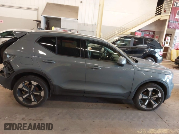 2021 Volvo XC40 Momentum z VIN YV4162UK3M2416447, wystawiony jako IAAI lot #41923981 z przebiegiem 28 654 mil mil oraz . Historia ofert i sprzedaży dostępna na DreamBid. Obrazek 14.