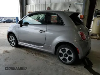 2015 FIAT 500e с VIN 3C3CFFGE0FT694348, выставлен на аукционе Copart как лот 51473845 с пробегом 68 507 миль миль и Чистый • Clean title. История ставок и продаж доступна на DreamBid. Изображение 2.