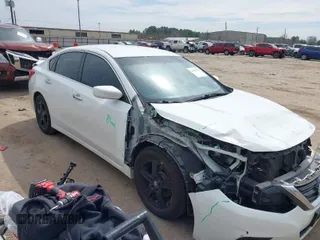 2016 Nissan Altima SV with VIN 1N4AL3AP2GC146486, listed as a IAAI auction lot 41694332 with 135,076 mi miles and . Bid and sale history available at DreamBid. Image 1.