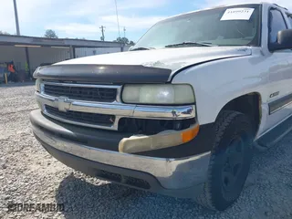 2002 Chevrolet Tahoe LS with VIN 1GNEC13V52J284059, listed as a IAAI auction lot 41899231 with 390,173 mi miles. Bid and sale history available at carsss.com. Image 6.