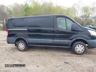 2017 Ford Transit z VIN 1FTYE1YM6HKA47762, wystawiony jako IAAI lot #41799938 z przebiegiem Nie podano mil oraz . Historia ofert i sprzedaży dostępna na DreamBid. Obrazek 12.