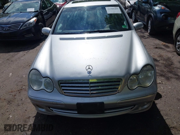 2005 Mercedes-Benz C 240 z VIN WDBRH81J85F611452, wystawiony jako IAAI lot #42308400 z przebiegiem 189 853 mil mil oraz . Historia ofert i sprzedaży dostępna na DreamBid. Obrazek 6.